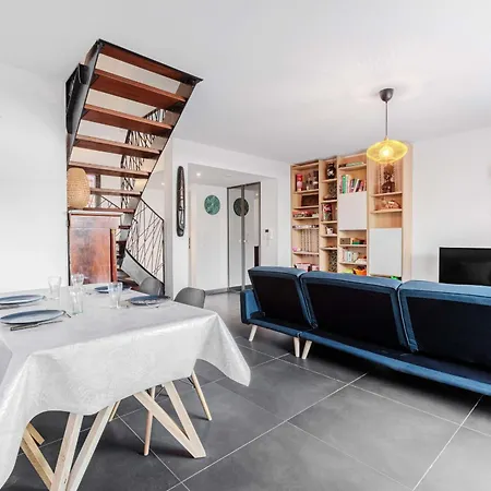 Modern Townhouse With Parking