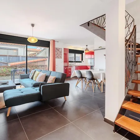 Modern Townhouse With Parking בית נופש *