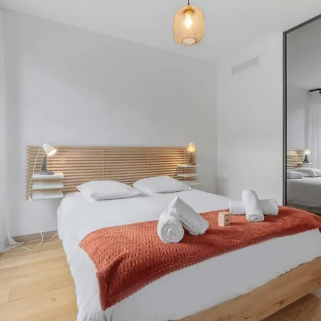 Modern Townhouse With Parking בית נופש טולוז
