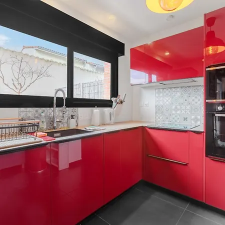 Modern Townhouse With Parking בית נופש *